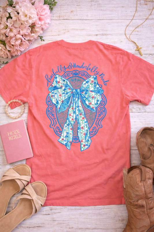 Fearfully & Wonderfully Made Bow Pocket Tee – Lily Grace | Pink